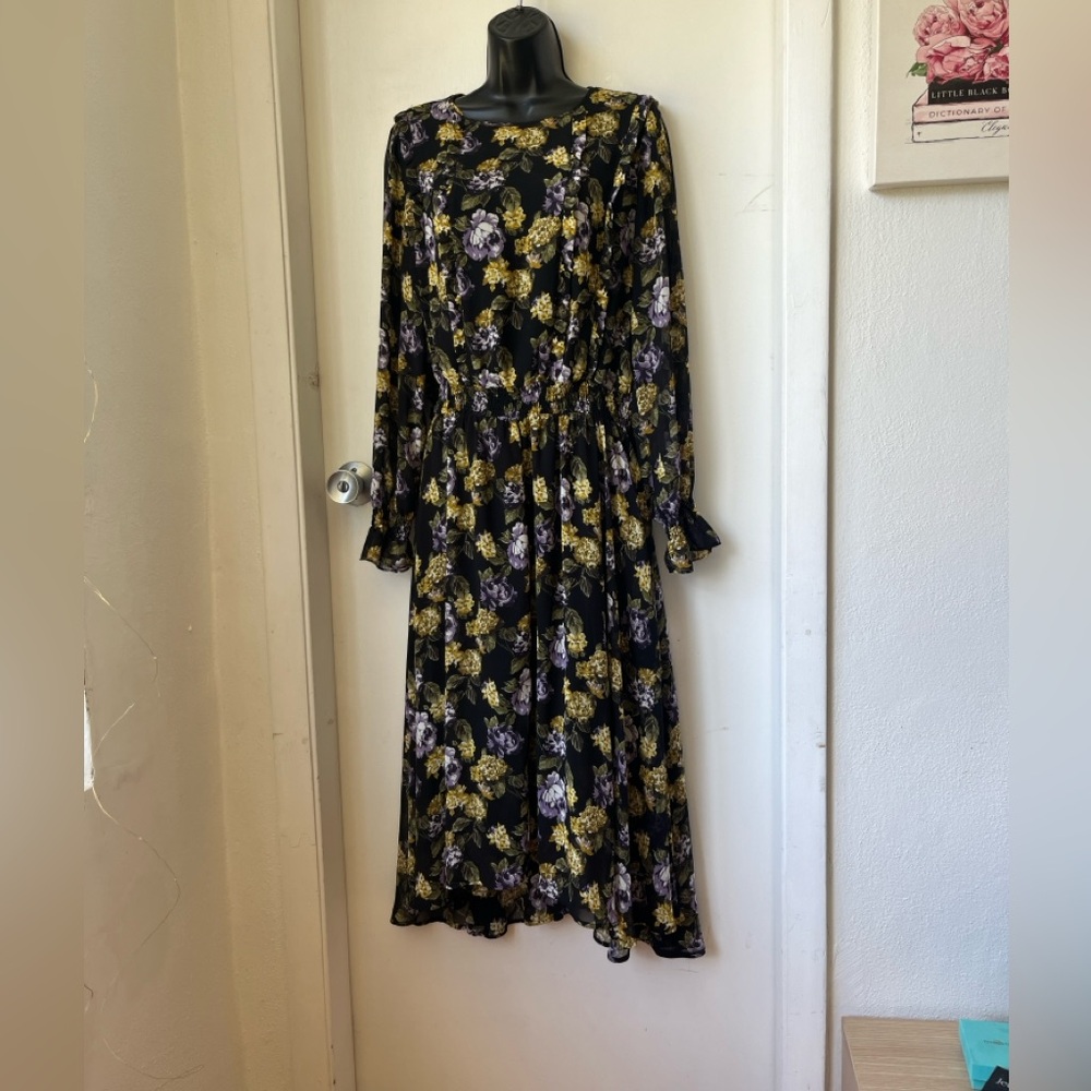 Melloday Long Sleeved Floral Chiffon Midi Dress w. Smocked waist size M